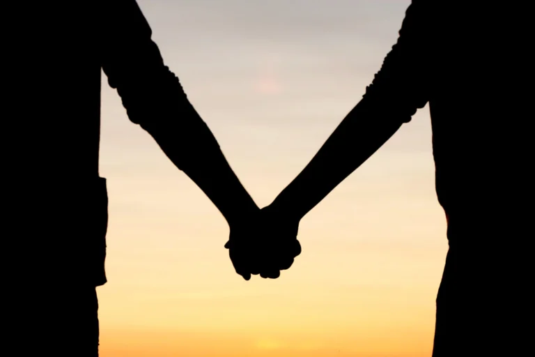Friends-holding-hands-images-HOLDING-HANDS