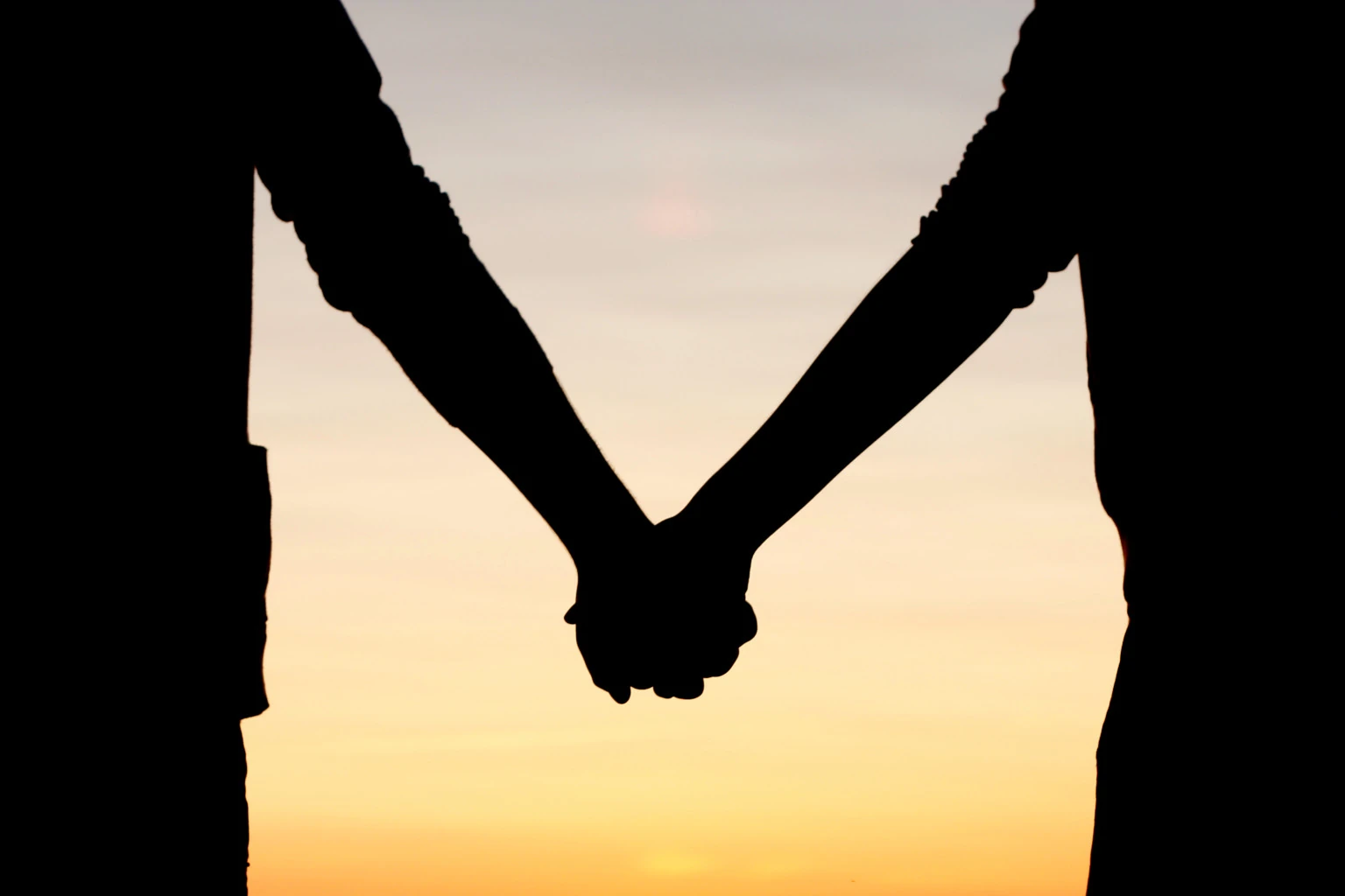 Friends-holding-hands-images-HOLDING-HANDS