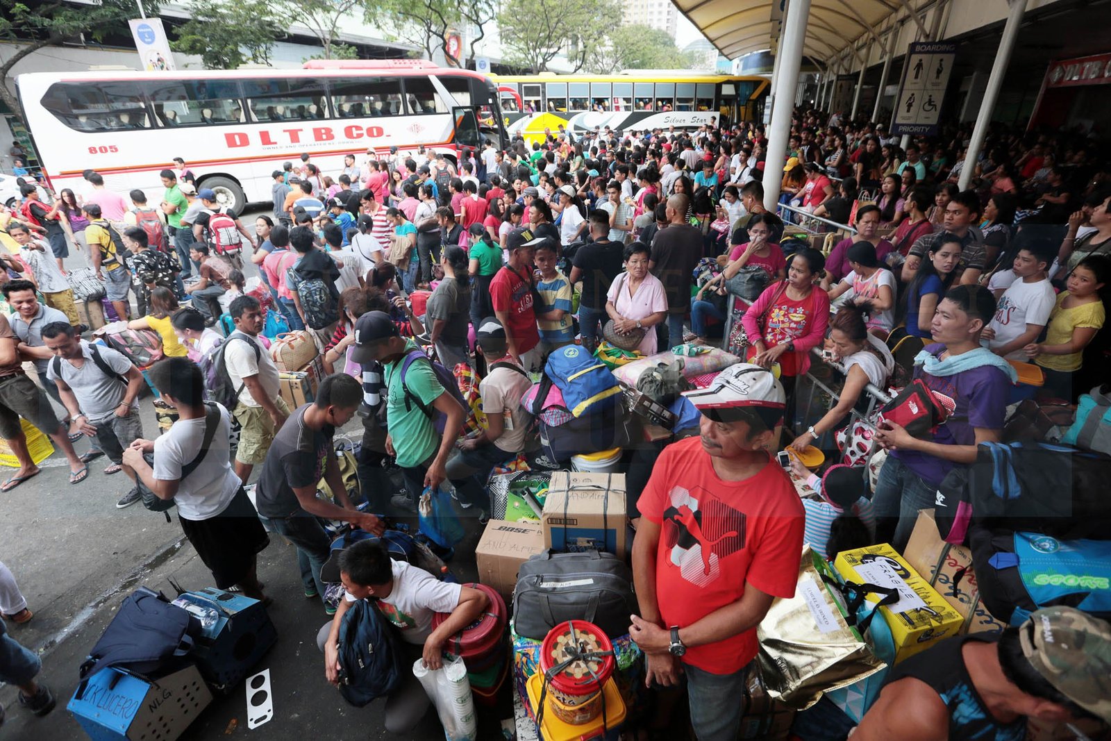 Araneta-Cubao-bus-terminal-Inquirer-Grig-Montegrande
